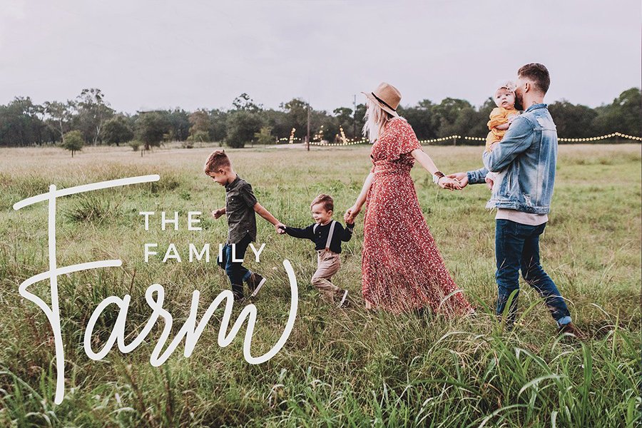 Sarantta Handwritten Script Font